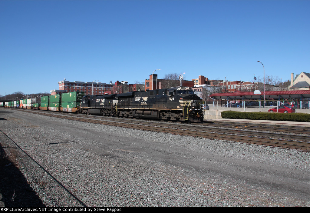 NS 7638 and 9795 take train 28X East